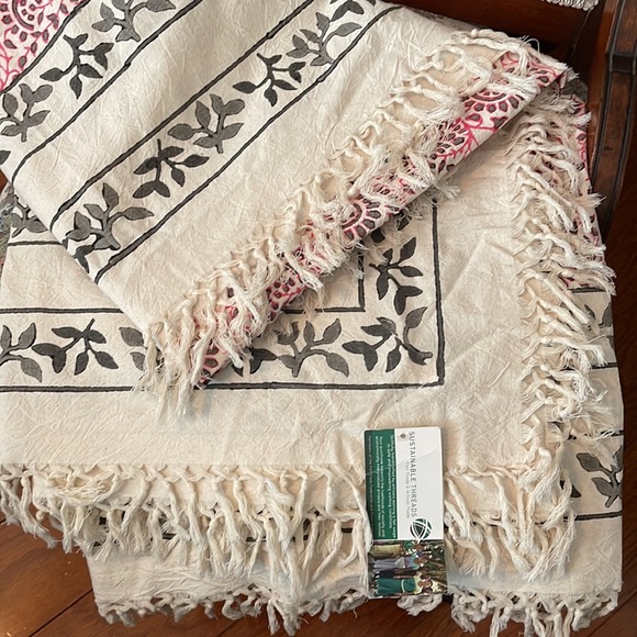 Hand block Printed table clothe, cotton, stables on Kira, airy designs tasseled - Picture 4 of 15